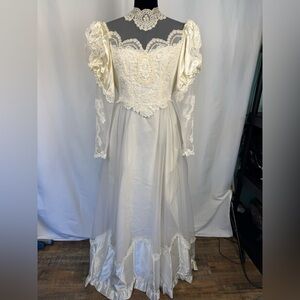 Vintage Lambertson’s Lansing Wedding Dress + Veil Set Size 11/12 Lace Train